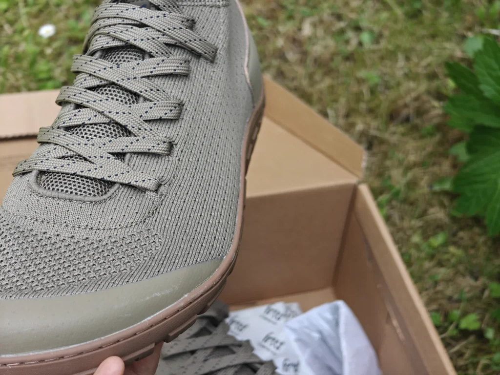 Freet Danum: Lacing viewed from the front.