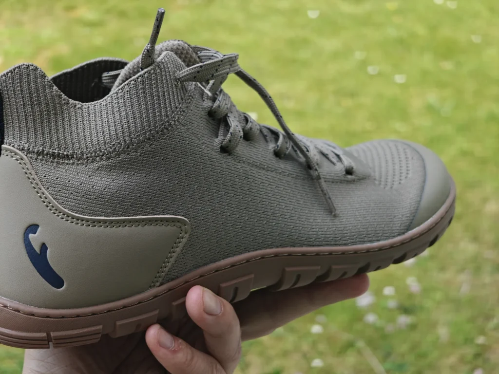 Freet Danum: The new pair in side profile on grass.