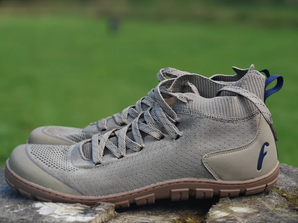 Freet Danum: The upper and sole edge in side view.